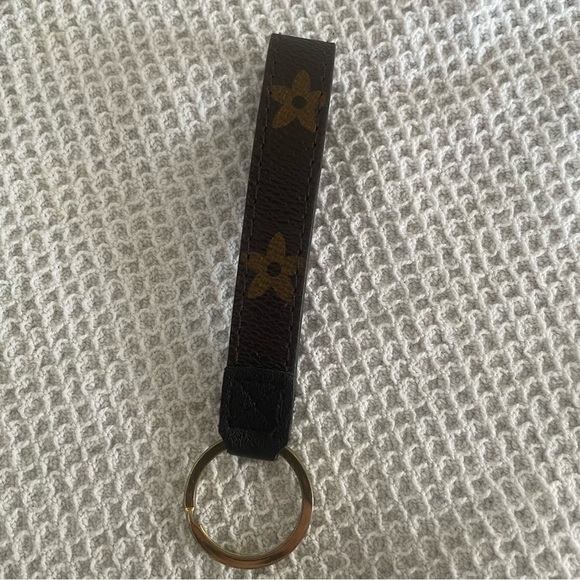 Brown Floral Flower Pattern FASHION Keychain Gold Hardware - Picture 2 of 4